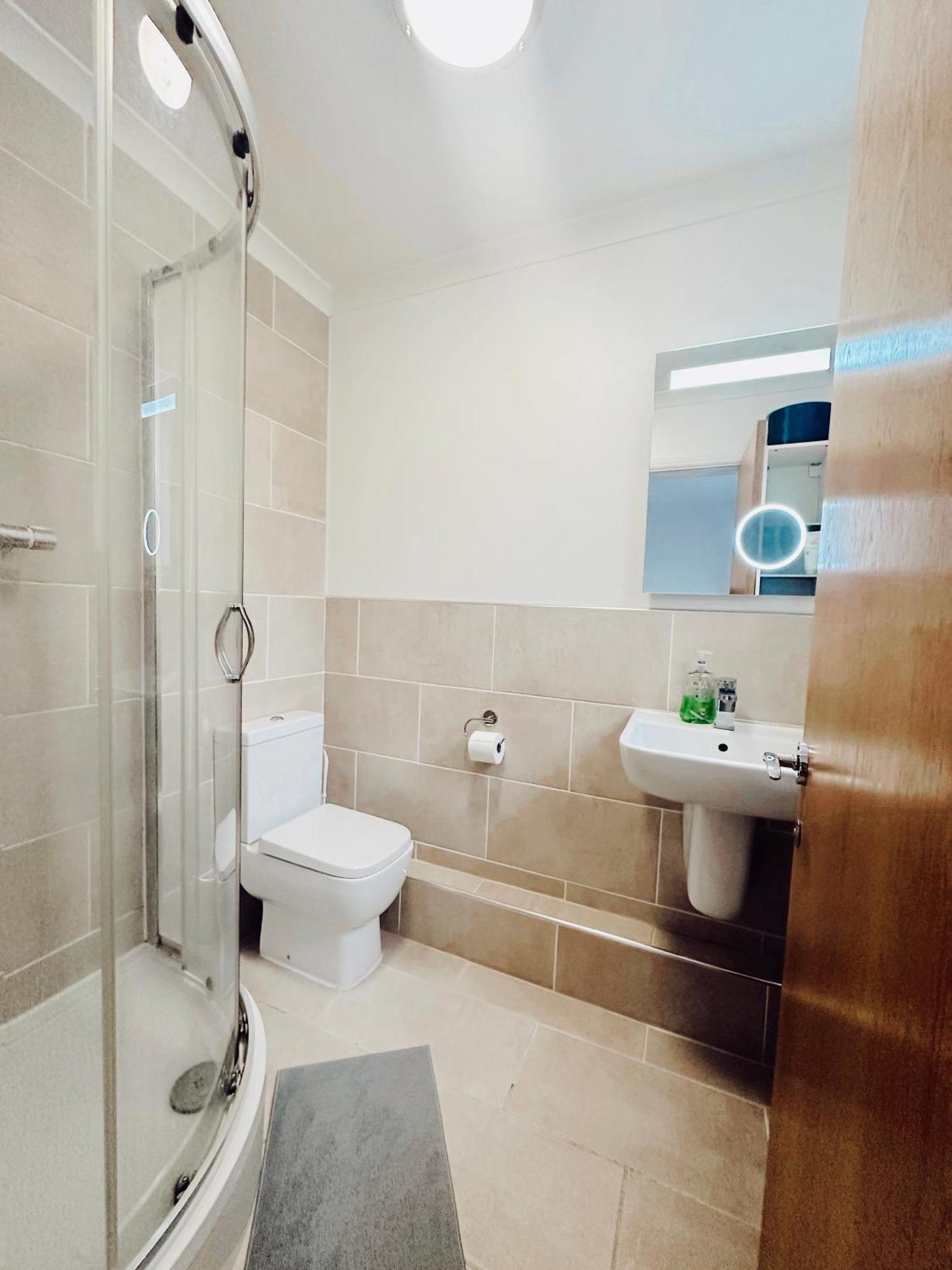 En-Suite Room 5Mins From Tower Bridge Londra Esterno foto